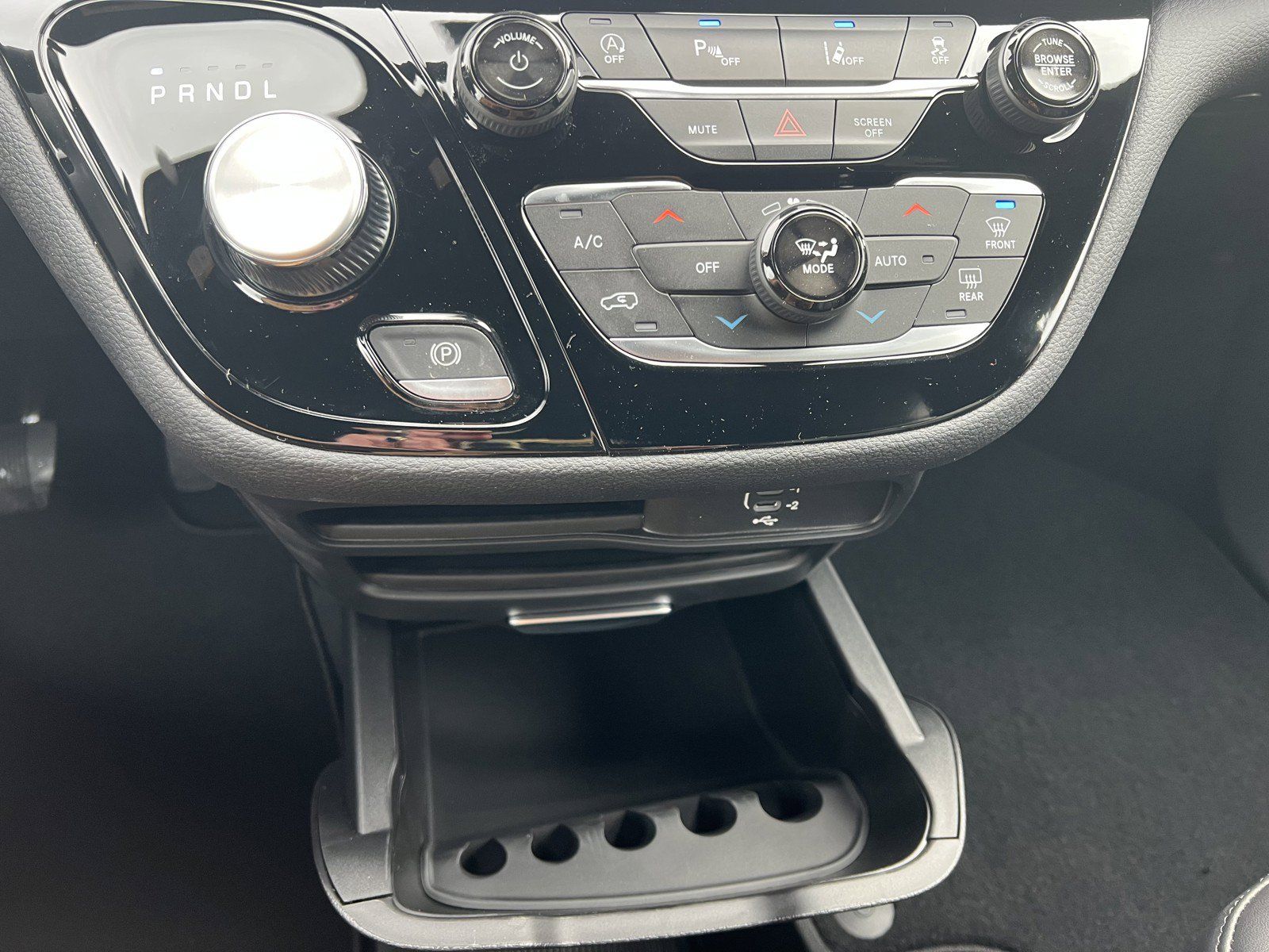 New 2026 Chrysler Pacifica Select AWD/4WD image 27