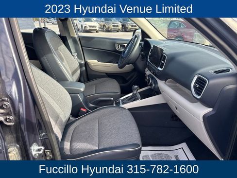 Used 2023 Hyundai Venue Limited FWD image 15
