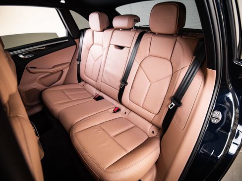 Certified 2023 Porsche Macan AWD/4WD image 24