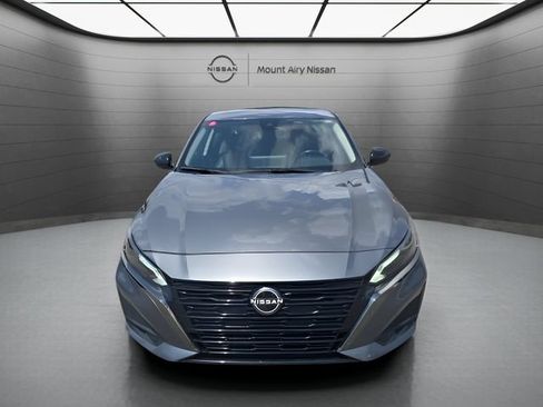 Certified 2025 Nissan Altima 2.5 SR w/ SR Premium Package FWD image 1