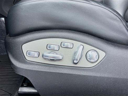 Certified 2025 Porsche Macan image 31