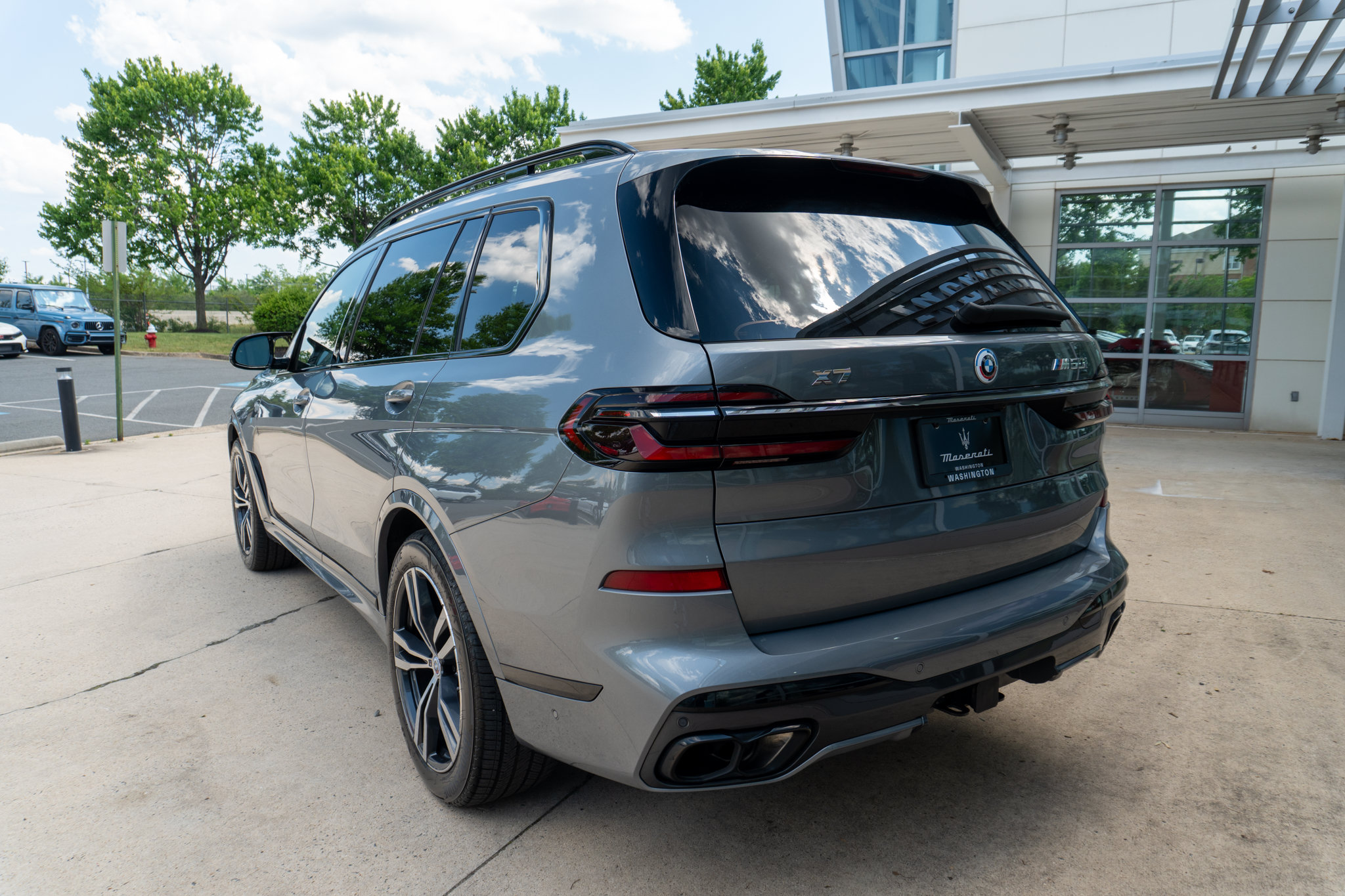 Used 2023 BMW X7 M60i w/ Executive Package AWD/4WD image 3