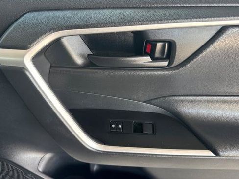 Certified 2021 Toyota RAV4 LE AWD/4WD image 18