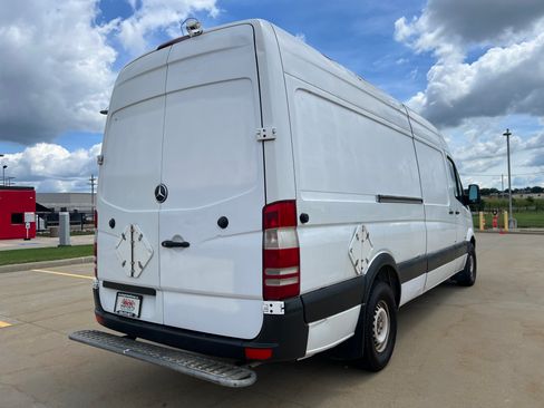Used 2015 Mercedes-Benz Sprinter 2500 image 7