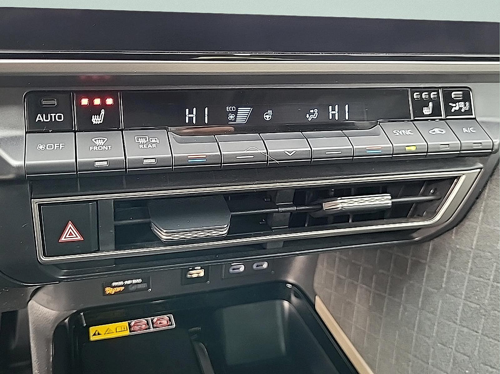 Used 2025 Toyota Camry XLE FWD image 24