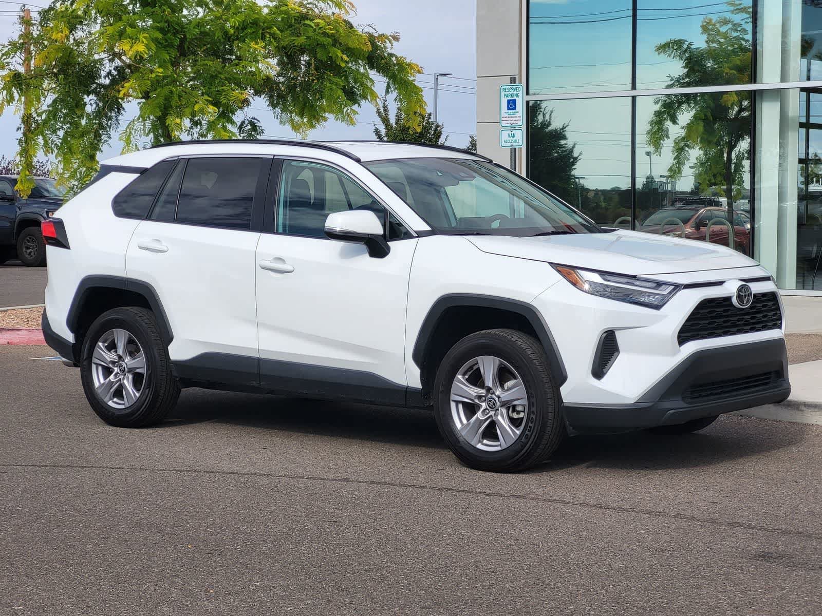 Used 2025 Toyota RAV4 XLE AWD/4WD image 3