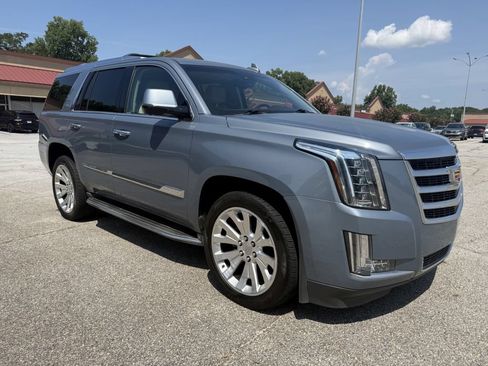 Used 2016 Cadillac Escalade Luxury AWD/4WD image 1