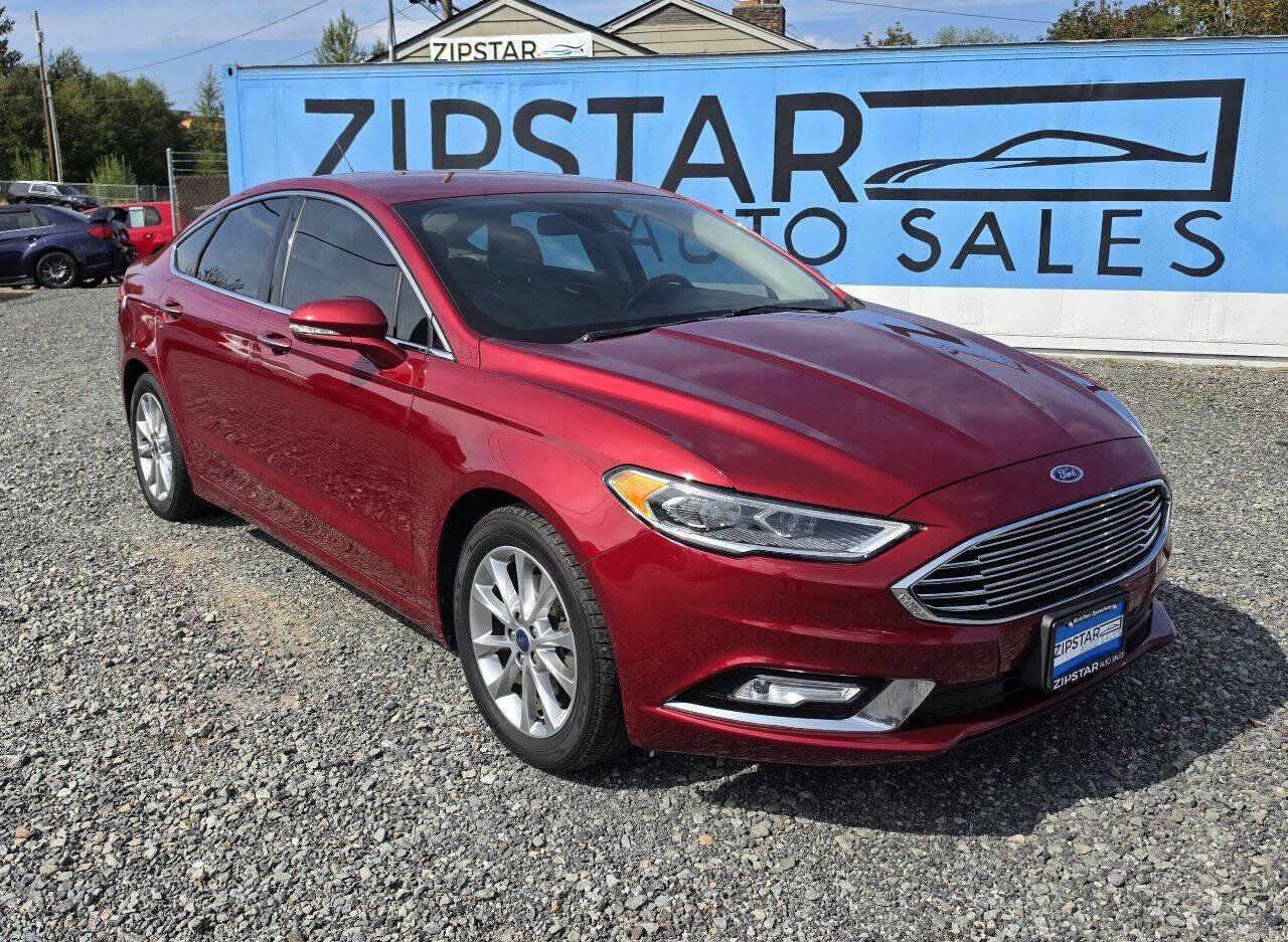 Used 2017 Ford Fusion SE w/ Fusion SE Technology Package FWD image 1