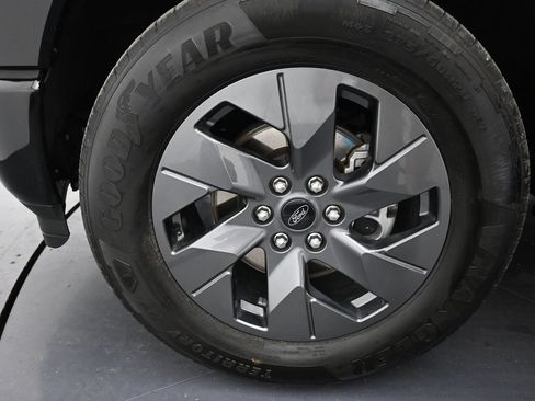 Used 2024 Ford F150 Lightning Platinum AWD/4WD image 30