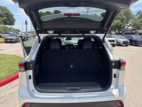 Used 2021 Toyota Highlander XSE FWD image 24