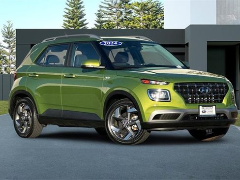 Used 2024 Hyundai Venue SEL image 2