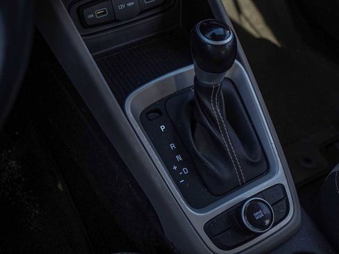 Used 2022 Hyundai Venue SEL image 20