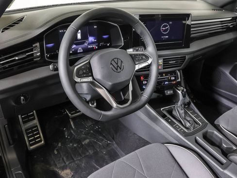 Used 2026 Volkswagen Jetta Sport FWD image 4