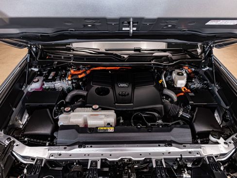 Used 2024 Toyota Sequoia Platinum image 32