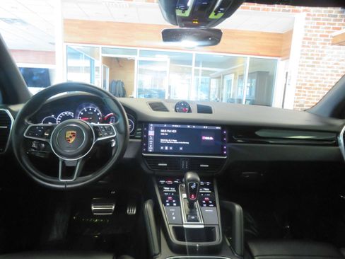 Used 2020 Porsche Cayenne S image 50