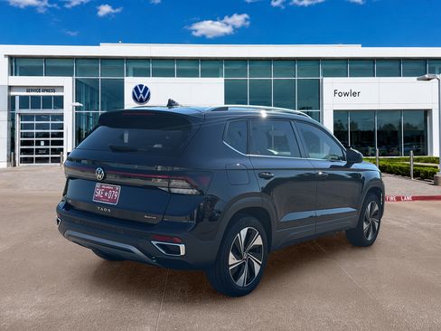 Used 2025 Volkswagen Taos SE AWD/4WD image 5