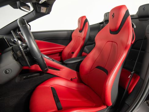 Certified 2024 Ferrari Roma Spider RWD image 36