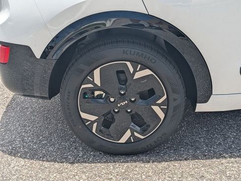 New 2026 Kia Niro Wind FWD image 10