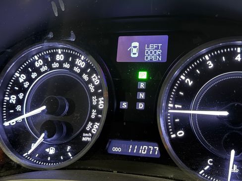 Used 2014 Lexus IS 250C w/ Luxury Package RWD image 19