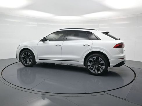 Used 2025 Audi Q8 Prestige image 3