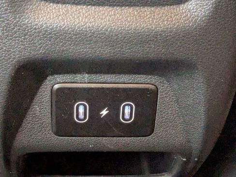 Used 2025 Hyundai Venue SEL FWD image 15