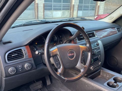 Used 2007 GMC Yukon SLT w/ SLT Preferred Equipment Group AWD/4WD image 15