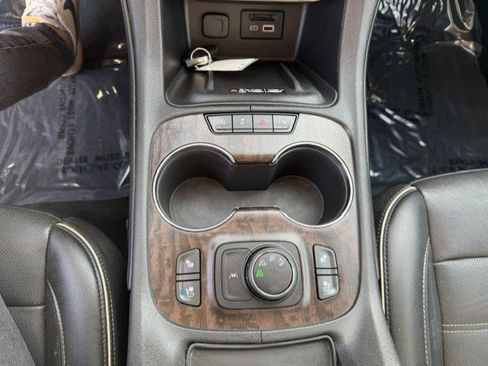Used 2022 GMC Acadia Denali w/ Trailering Package AWD/4WD image 25
