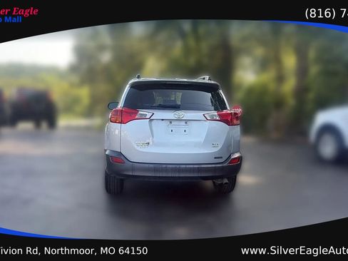 Used 2015 Toyota RAV4 XLE AWD/4WD image 4