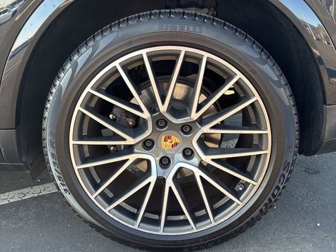 Used 2019 Porsche Cayenne image 28