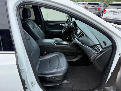 Used 2022 Buick Enclave Premium AWD/4WD image 22