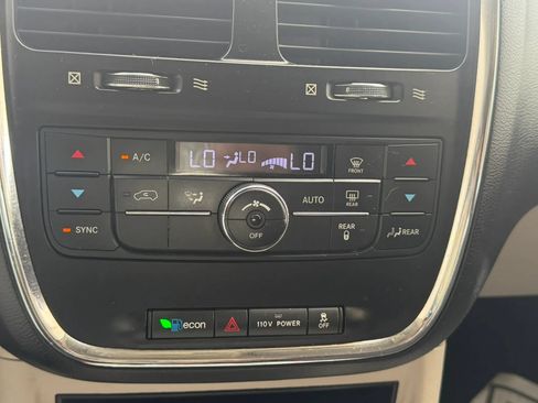 Used 2012 Dodge Grand Caravan Crew w/ Safety Sphere Group FWD image 27