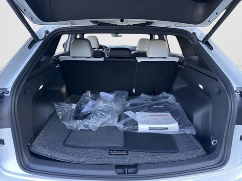 New 2026 Volkswagen Atlas Cross Sport SEL Premium R-Line image 24