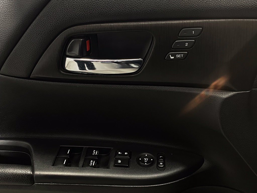 Used 2015 Honda Accord Touring image 12