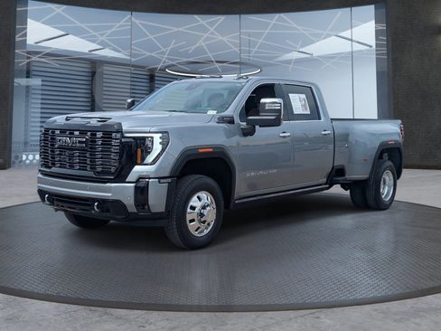 Used 2026 GMC Sierra 3500 Denali Ultimate AWD/4WD image 2