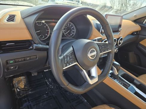 Used 2025 Nissan Sentra SV w/ SV Premium Package image 22