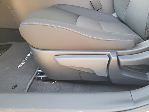 New 2025 Nissan Sentra SV image 9