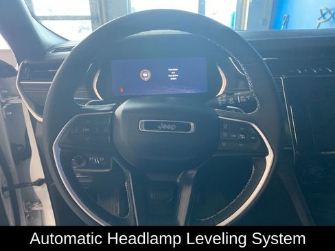 Used 2024 Jeep Grand Cherokee L Altitude image 6