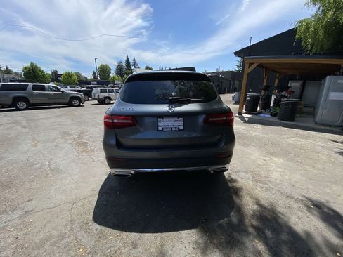 Used 2019 Mercedes-Benz GLC 300 4MATIC image 5