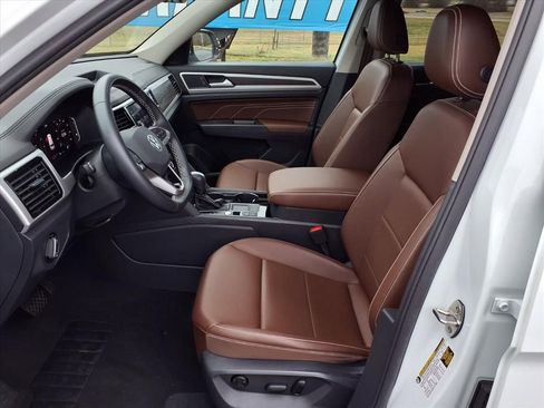 Used 2023 Volkswagen Atlas SE w/ Black Wheel Package image 12