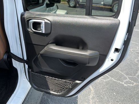 Used 2021 Jeep Wrangler Unlimited Sahara w/ Dual Top Group AWD/4WD image 15