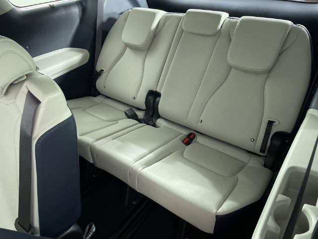 Used 2026 Kia Carnival SX FWD image 36