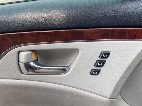 Used 2011 Toyota Avalon Limited FWD image 16
