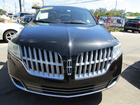 Used 2010 Lincoln MKT 2WD image 2