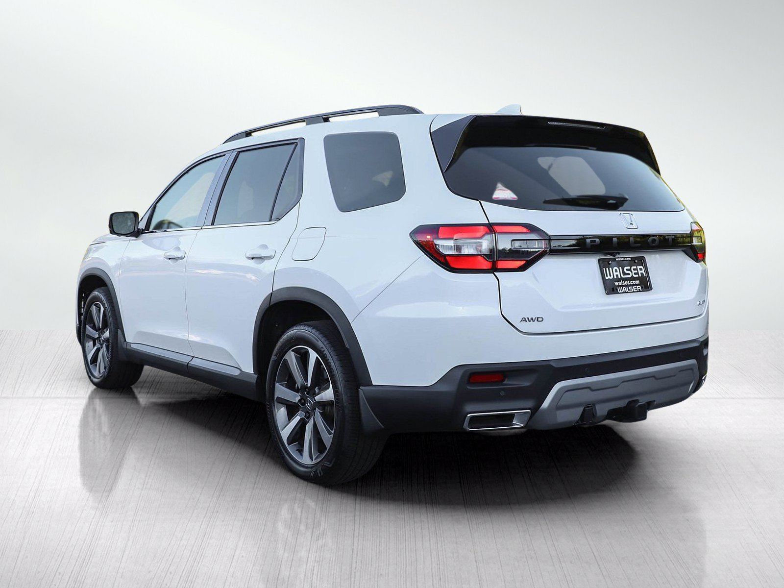 Used 2024 Honda Pilot Elite image 3