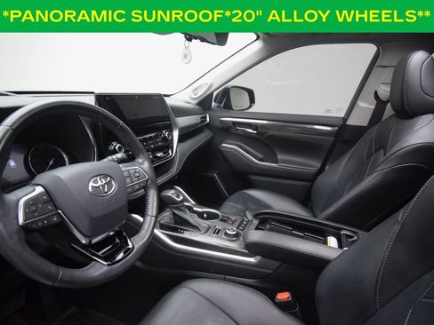 Used 2020 Toyota Highlander Platinum AWD/4WD image 4