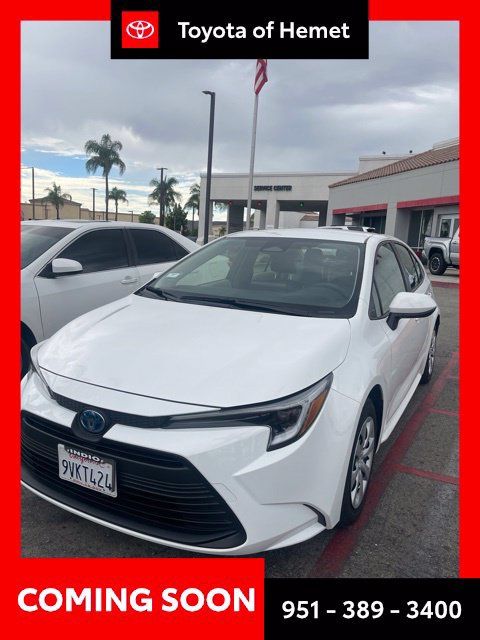 Used 2025 Toyota Corolla LE FWD image 1