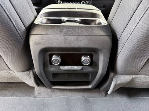 Used 2025 Chevrolet Traverse LT FWD image 26