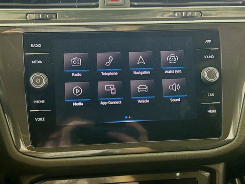 Used 2022 Volkswagen Tiguan SE w/ Panoramic Sunroof Package AWD/4WD image 14