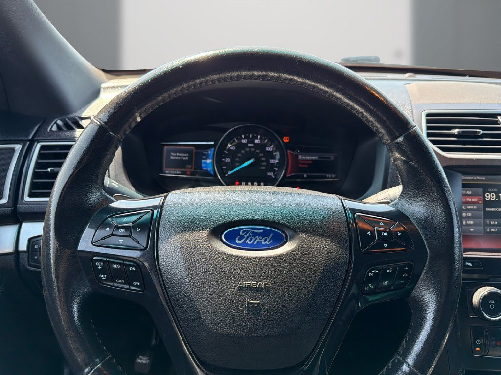 Used 2016 Ford Explorer XLT w/ Equipment Group 202A FWD image 20
