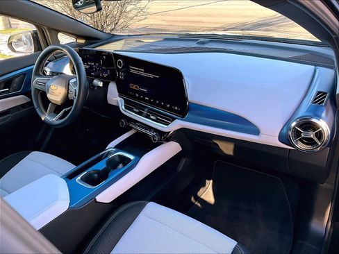 Used 2025 Chevrolet Equinox EV LT image 21